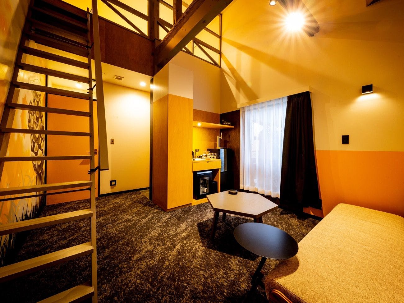 The Villa & Barrel Lounge