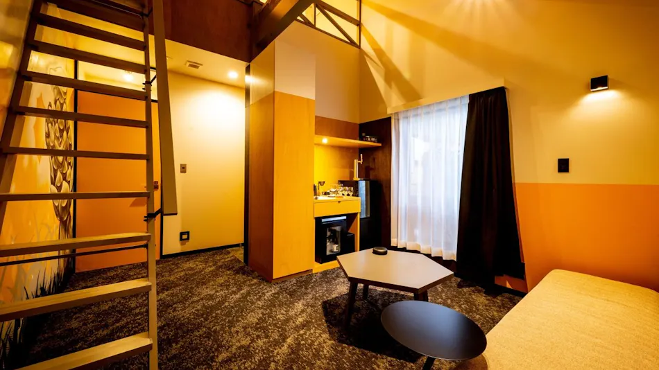 The Villa & Barrel Lounge