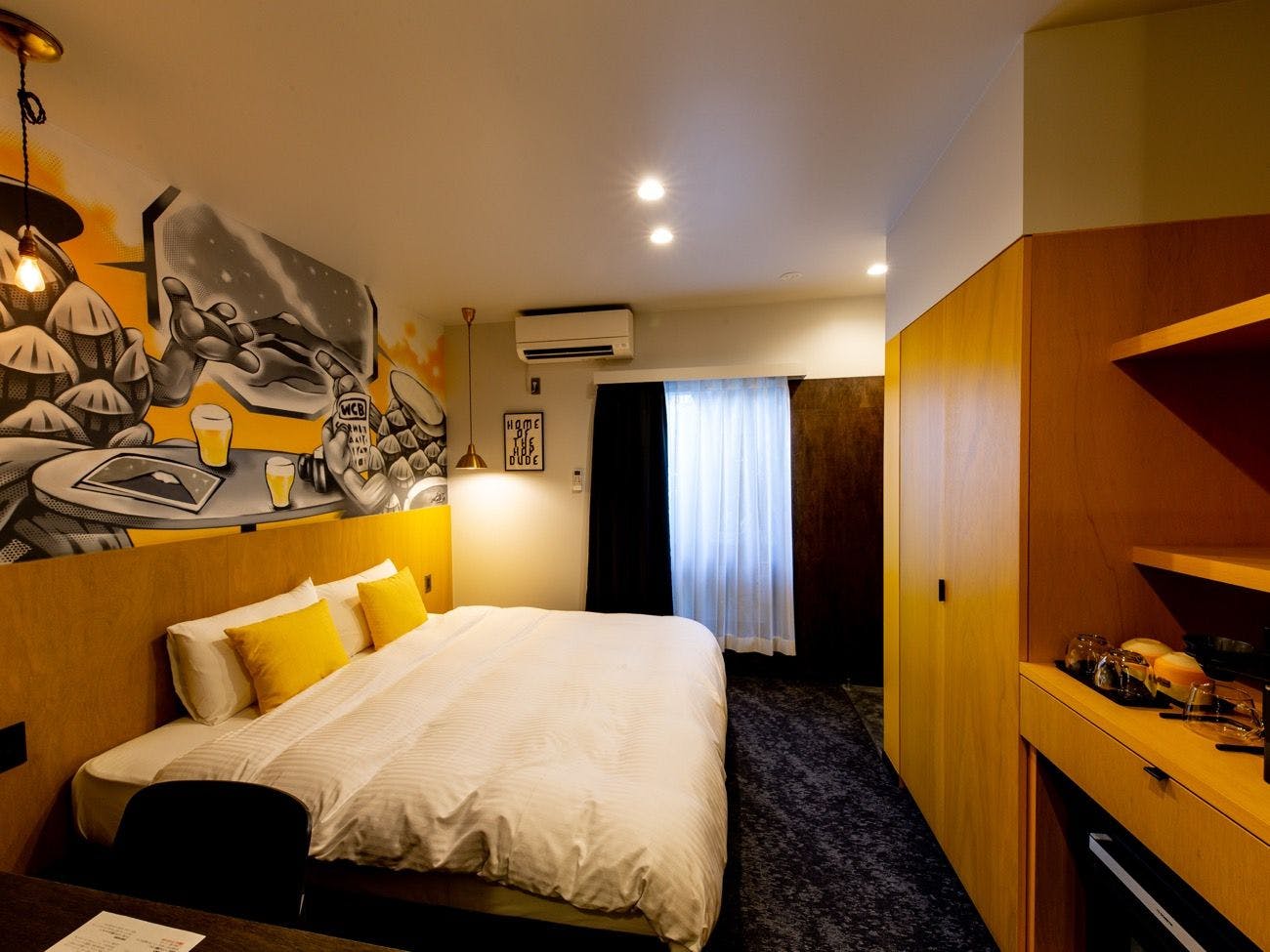 The Villa & Barrel Lounge
