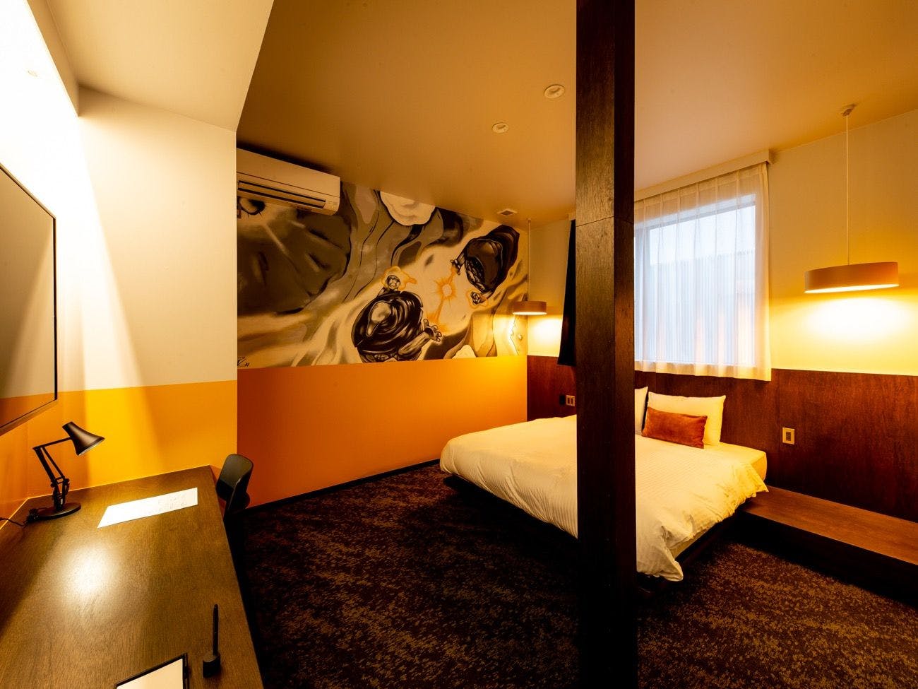The Villa & Barrel Lounge