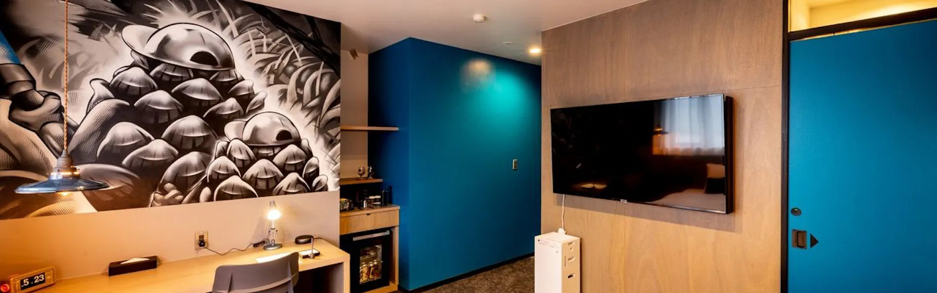 The Villa & Barrel Lounge