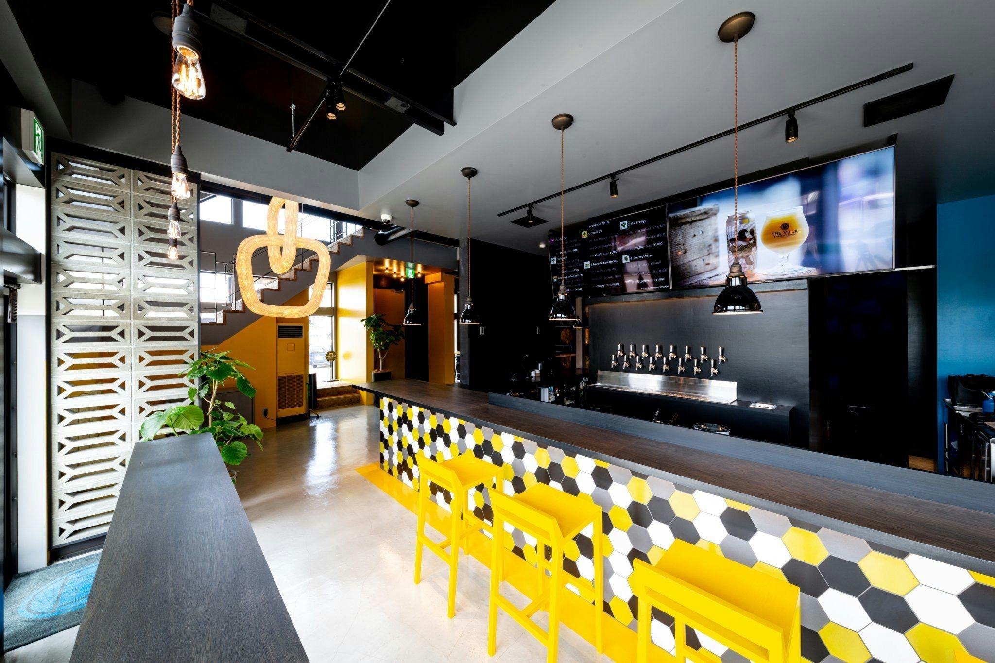 The Villa & Barrel Lounge