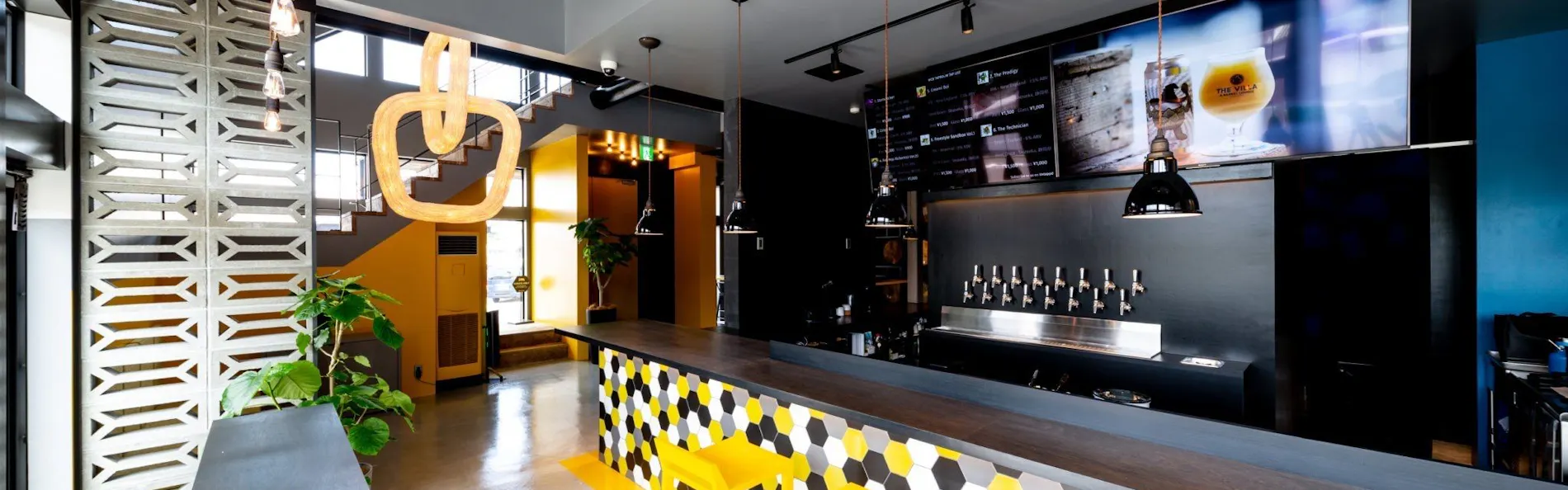 The Villa & Barrel Lounge