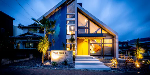 The Villa & Barrel Lounge