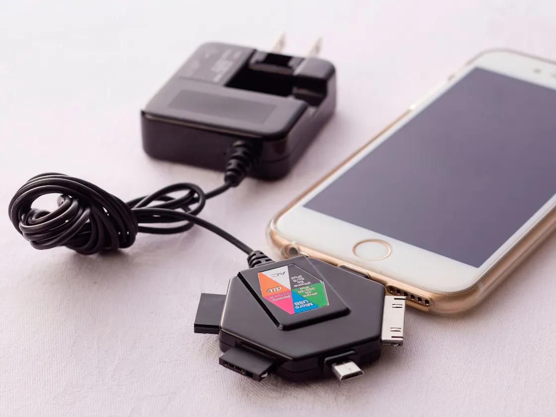 <客室設備>マルチ携帯充電器