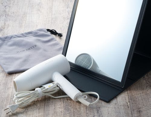 ＜客室＞鏡とドライヤー