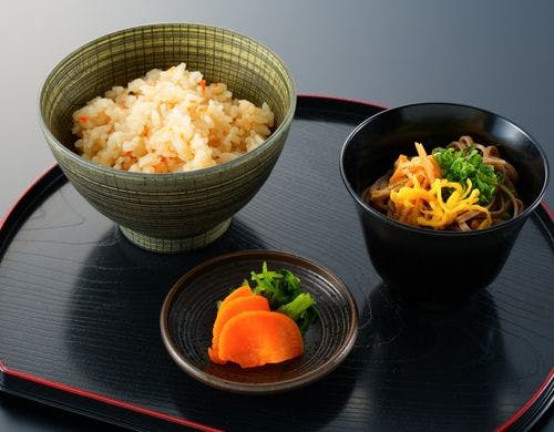 季節の炊き込みご飯、お蕎麦（-一例-）