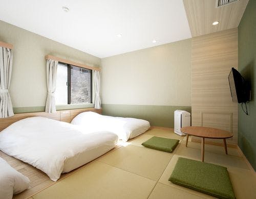 2～3名様でゆったり広々と過ごせるお部屋。