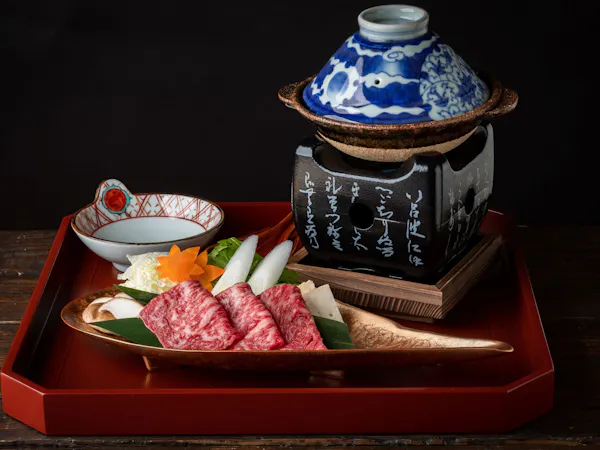 【タグ付・活松葉蟹+但馬牛】地蟹もブランド牛も味わい尽くす贅沢コー ス「茜」|和朝食