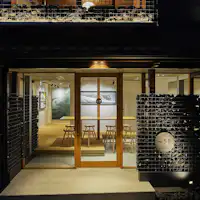 อาคารหลักสึจิยะ|ทางเข้า