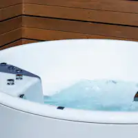 各コテージの開放感あふれる露天ジャグジー