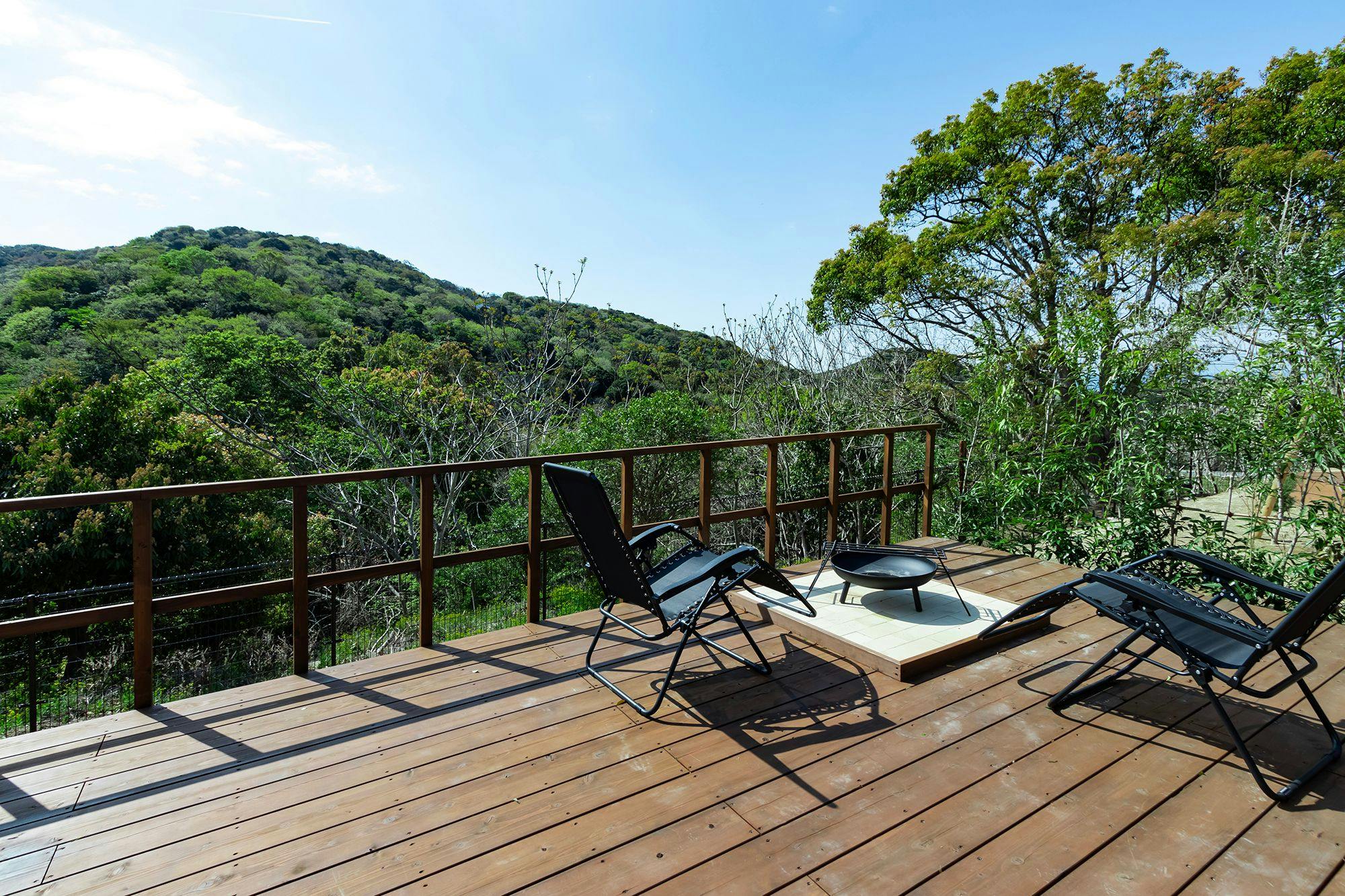 amarancia cottage hugging nature house