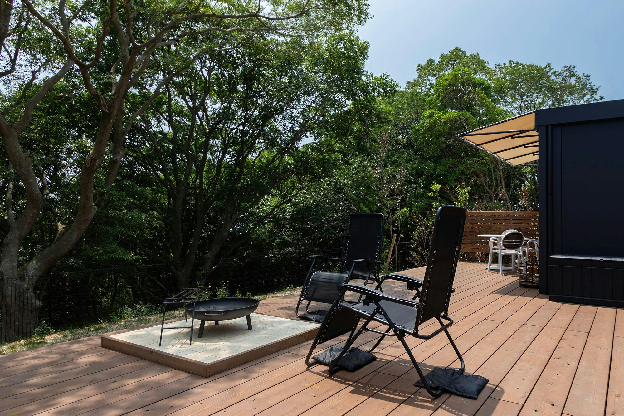 amarancia cottage hugging nature house