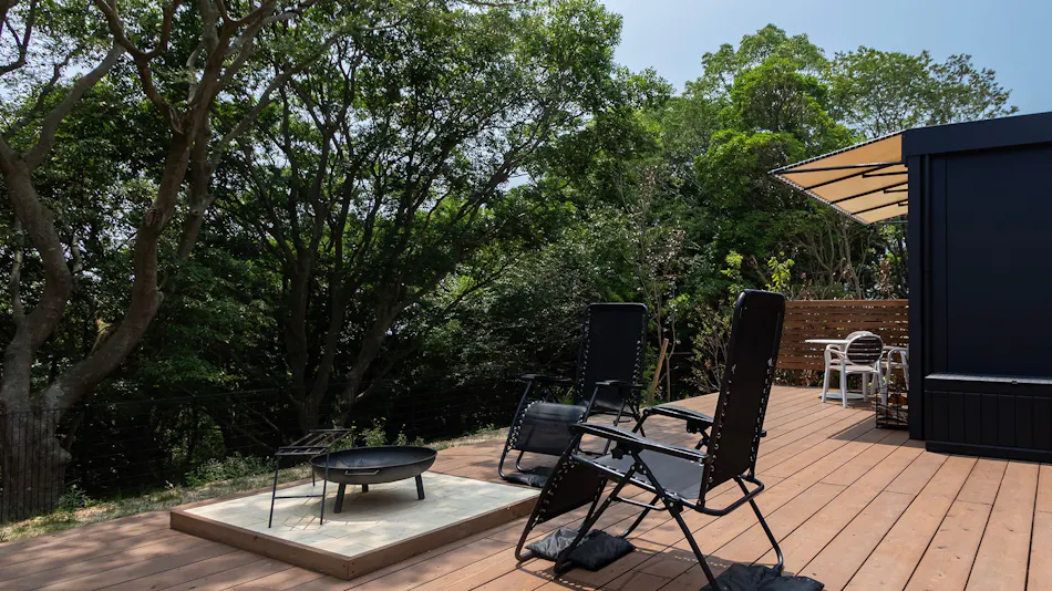 amarancia cottage hugging nature house