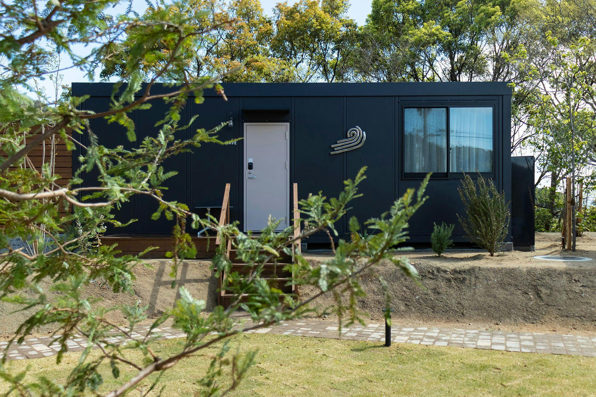 amarancia cottage hugging nature house