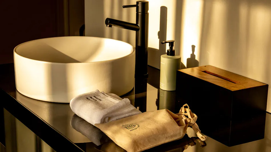 amarancia cottage hugging nature house