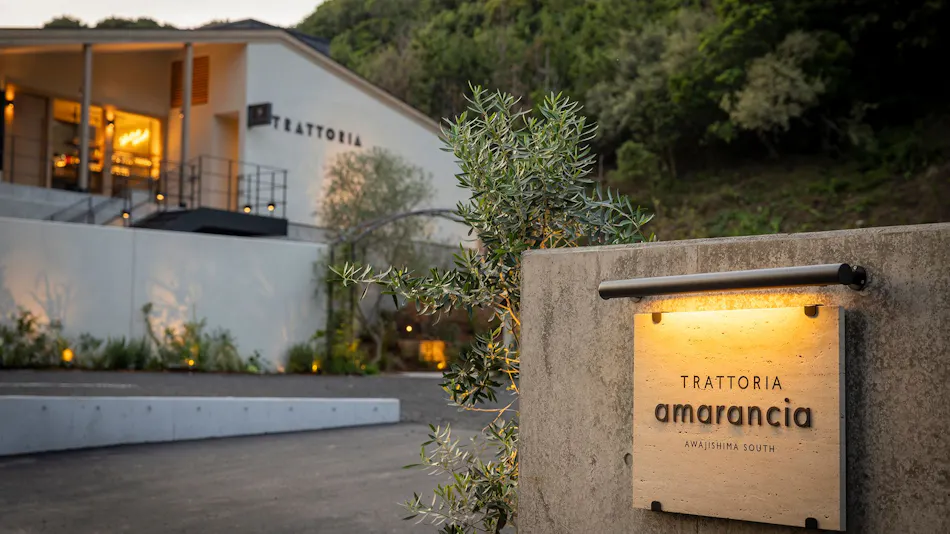 amarancia cottage hugging nature house