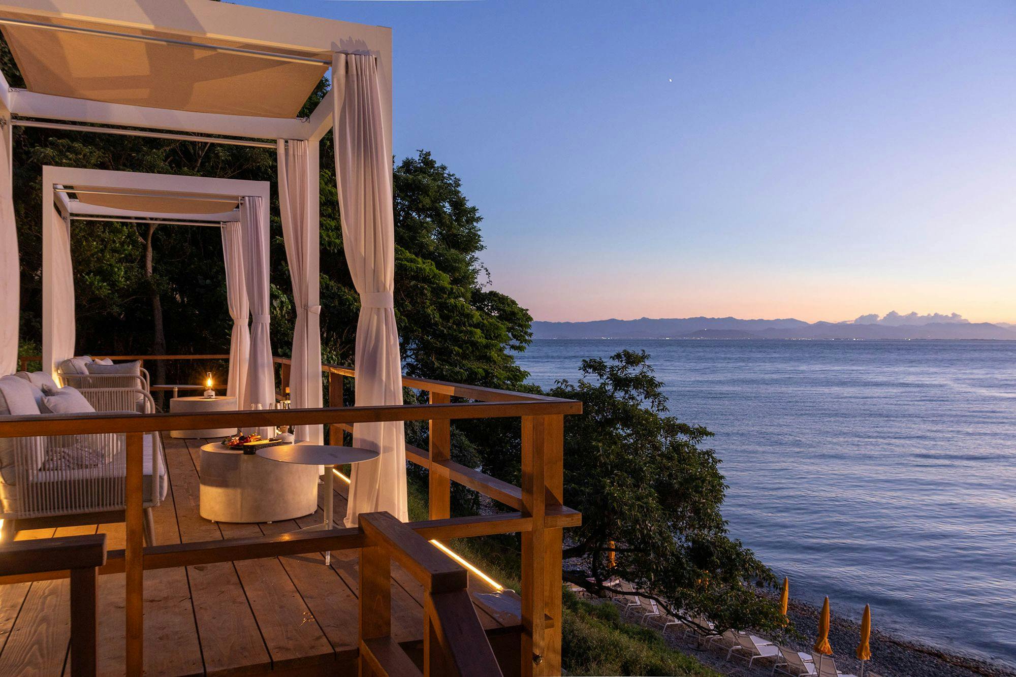 amarancia cottage hugging nature house