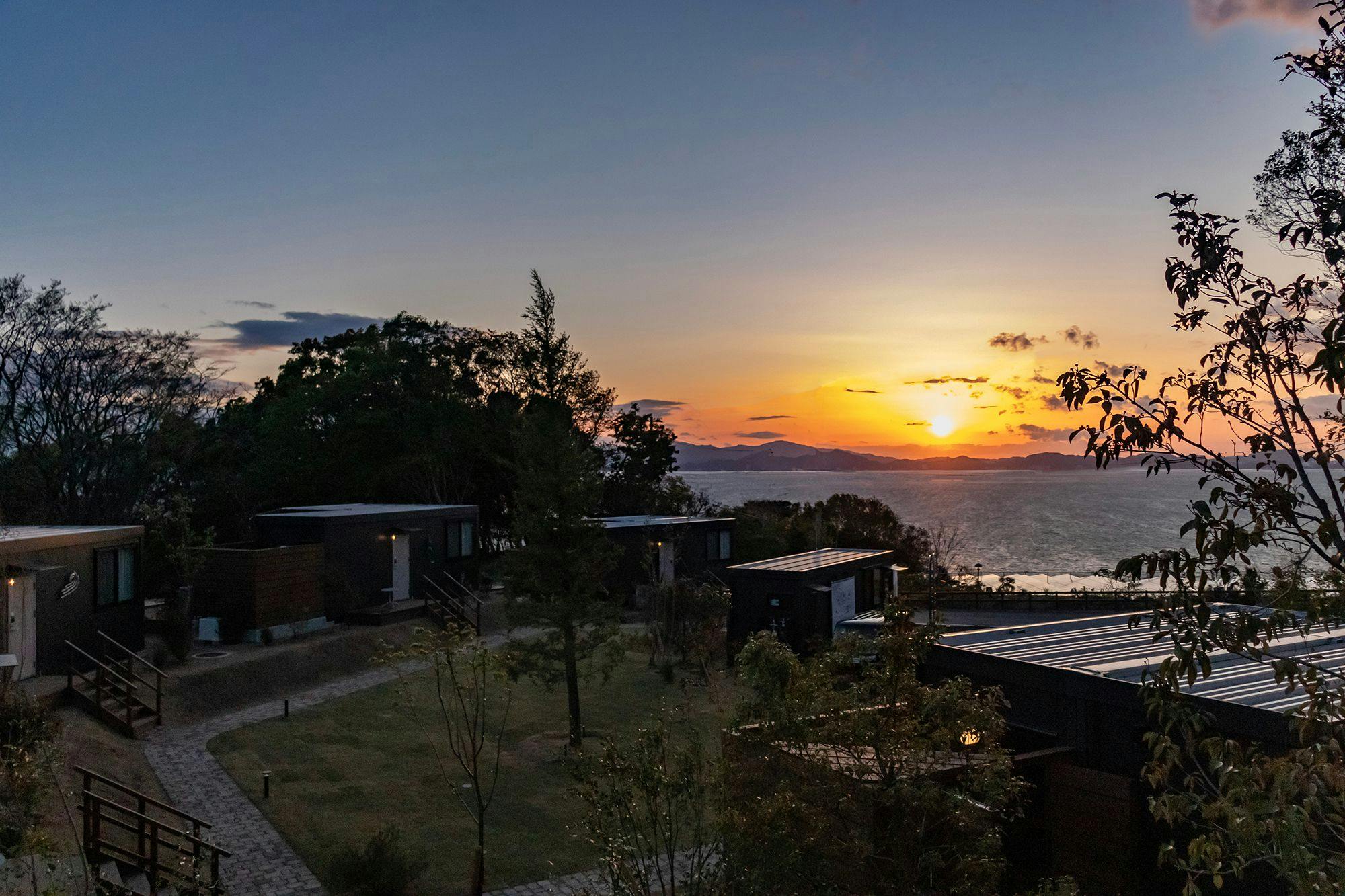 amarancia cottage hugging nature house