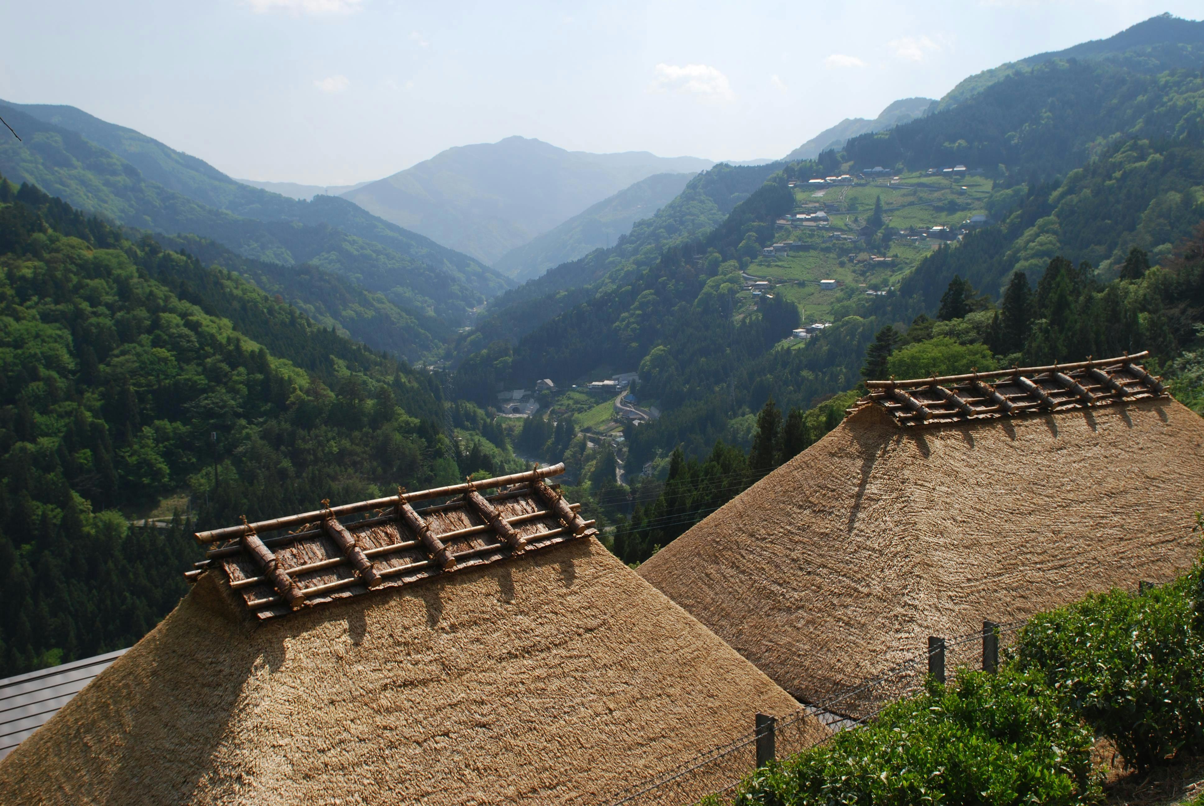 桃源郷祖谷の山里 - 日本三大秘境 祖谷の茅葺き古民家ステイ
