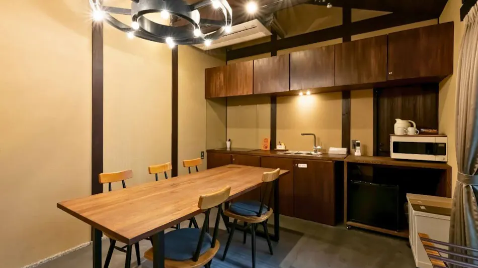 Traditional Townhouse Satoi Omiya Gojo Seishi (Blue Persimmon)