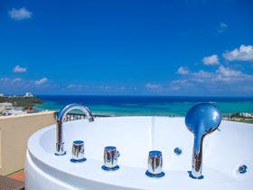 【沖縄県西海岸・東海岸の貸し別荘・コテージ・ヴィラ・コンドミニアム】FIRST STREET OKINAWA YOMITAN-SON OCEANS