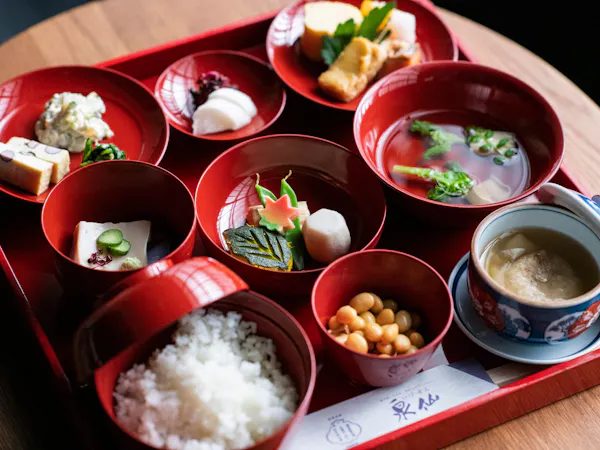 【お部屋で夕食・朝食】築100年以上の京町家を改装した贅沢なヴィラ