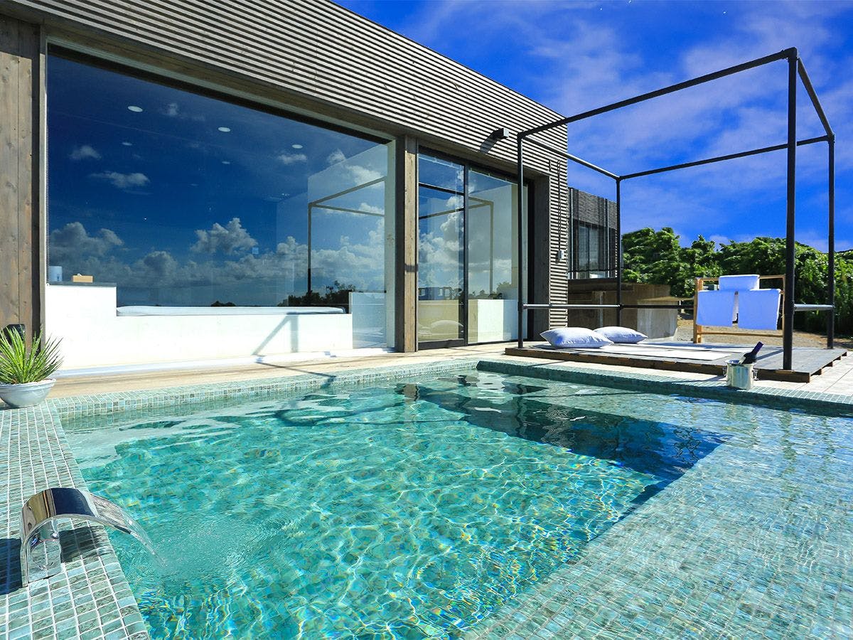 - สระว่ายน้ำส่วนตัวที่ไม่มีใครรบกวน