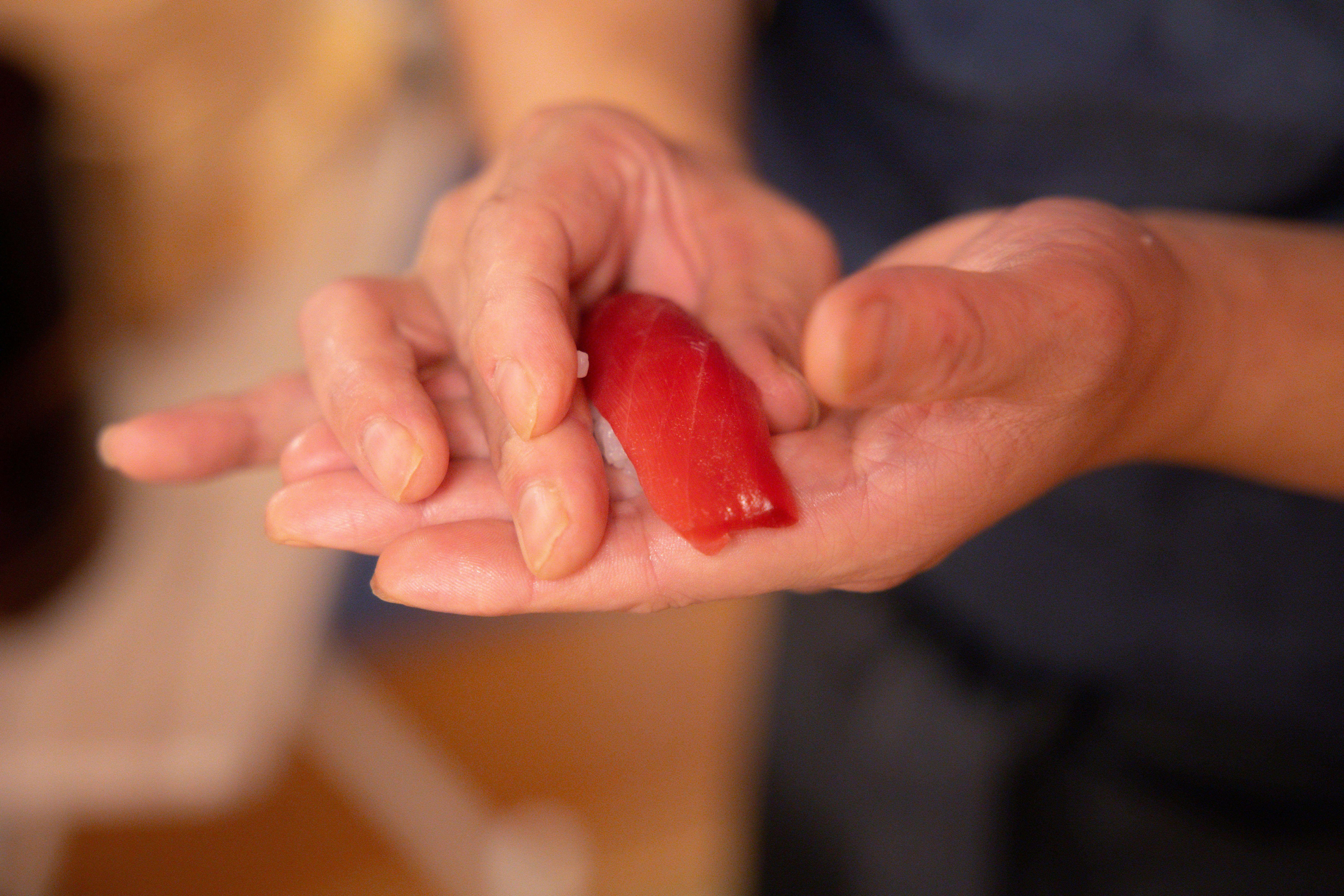 บริการเชฟซูชิแบบปั้นสดนอกสถานที่ โดยช่างซูชิที่ได้รับการรับรอง “Toyama Bay Sushi”