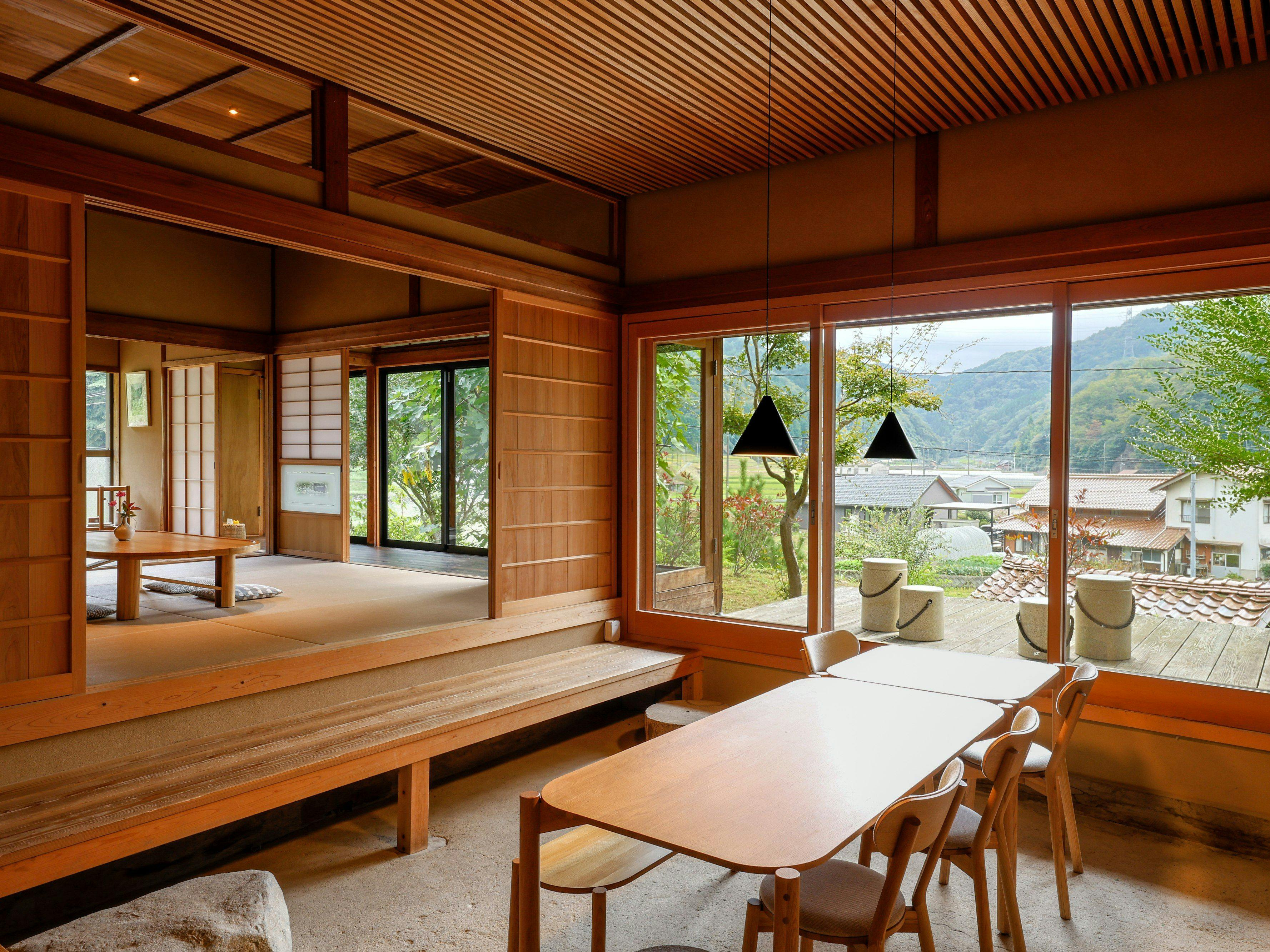 土間：木の香りのするキッチン