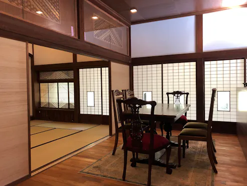 ダイニングに隣接の和室