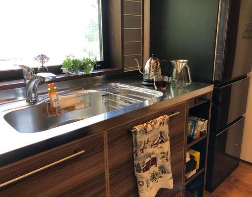 キッチン右横にコンセントあり。