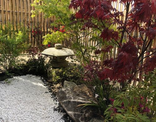 浴室・寝室前に坪庭をしつらえました