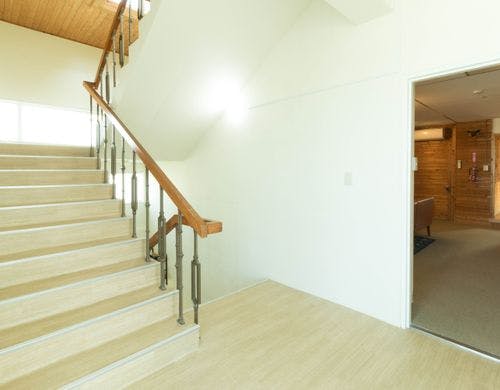 ３F：屋上への階段