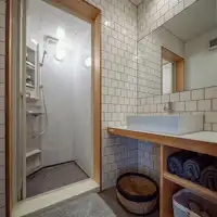 ชั้น 1 ห้องอาบน้ำฝักบัว 1