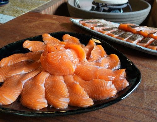 ビワマス刺身盛２種（刺身と炙り）