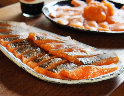 ビワマス刺身盛２種（刺身と炙り）