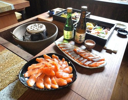 ビワマス刺身盛り２種と花弁当のご夕食