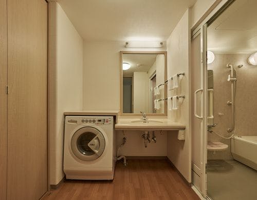 車椅子も便利な広いダイニングテーブル