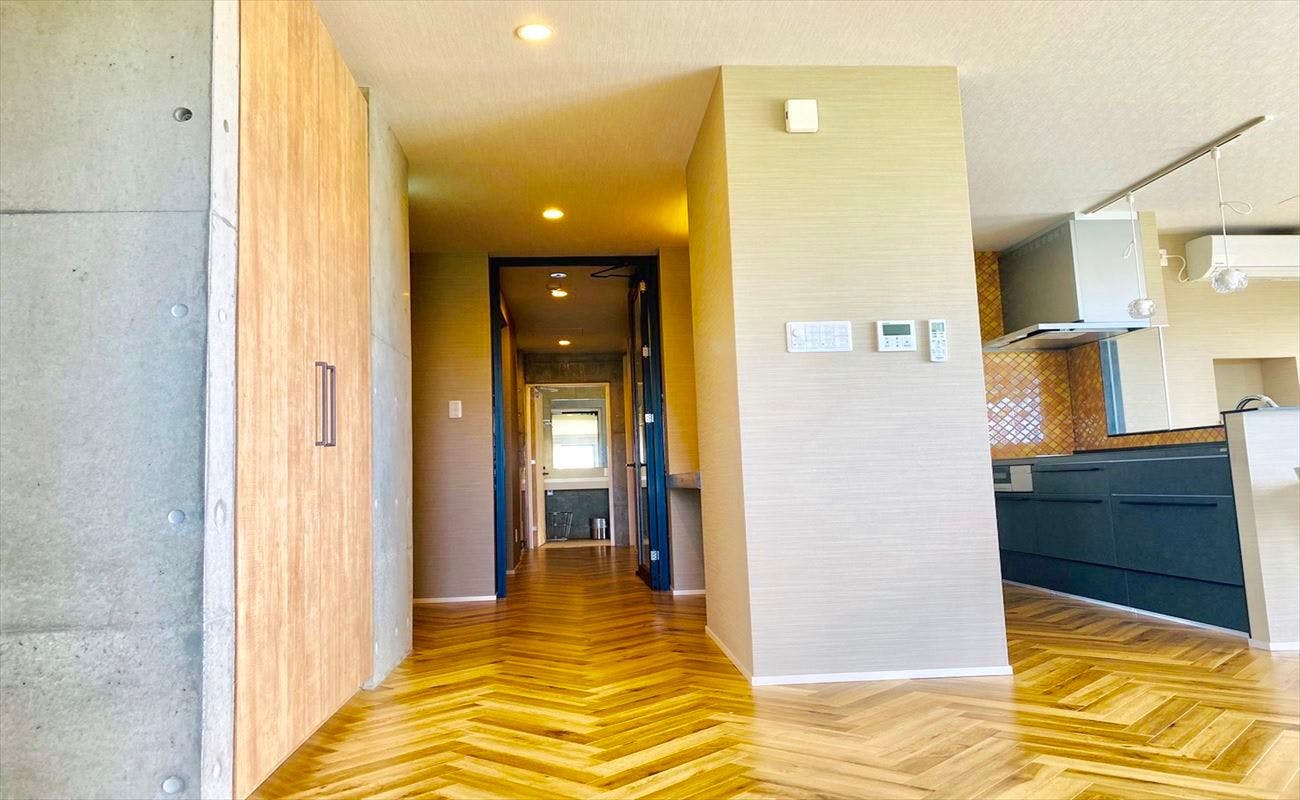 CONDOMINIUM 紅-BIN-