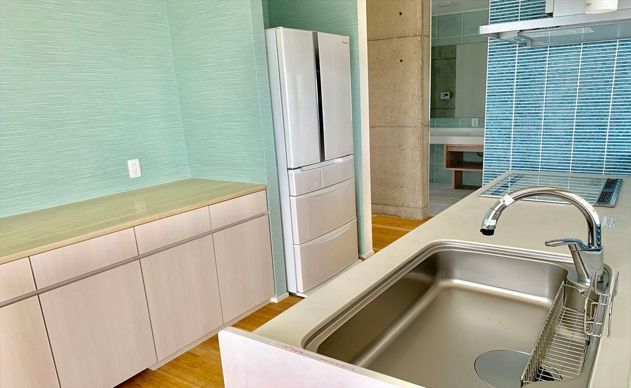 CONDOMINIUM 紅-BIN-