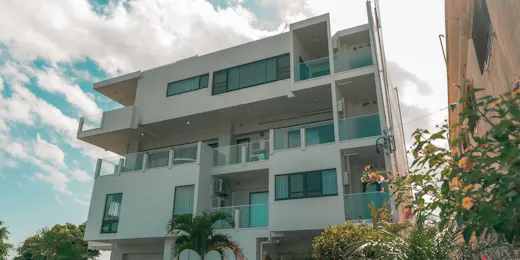 CONDOMINIUM 紅-BIN-