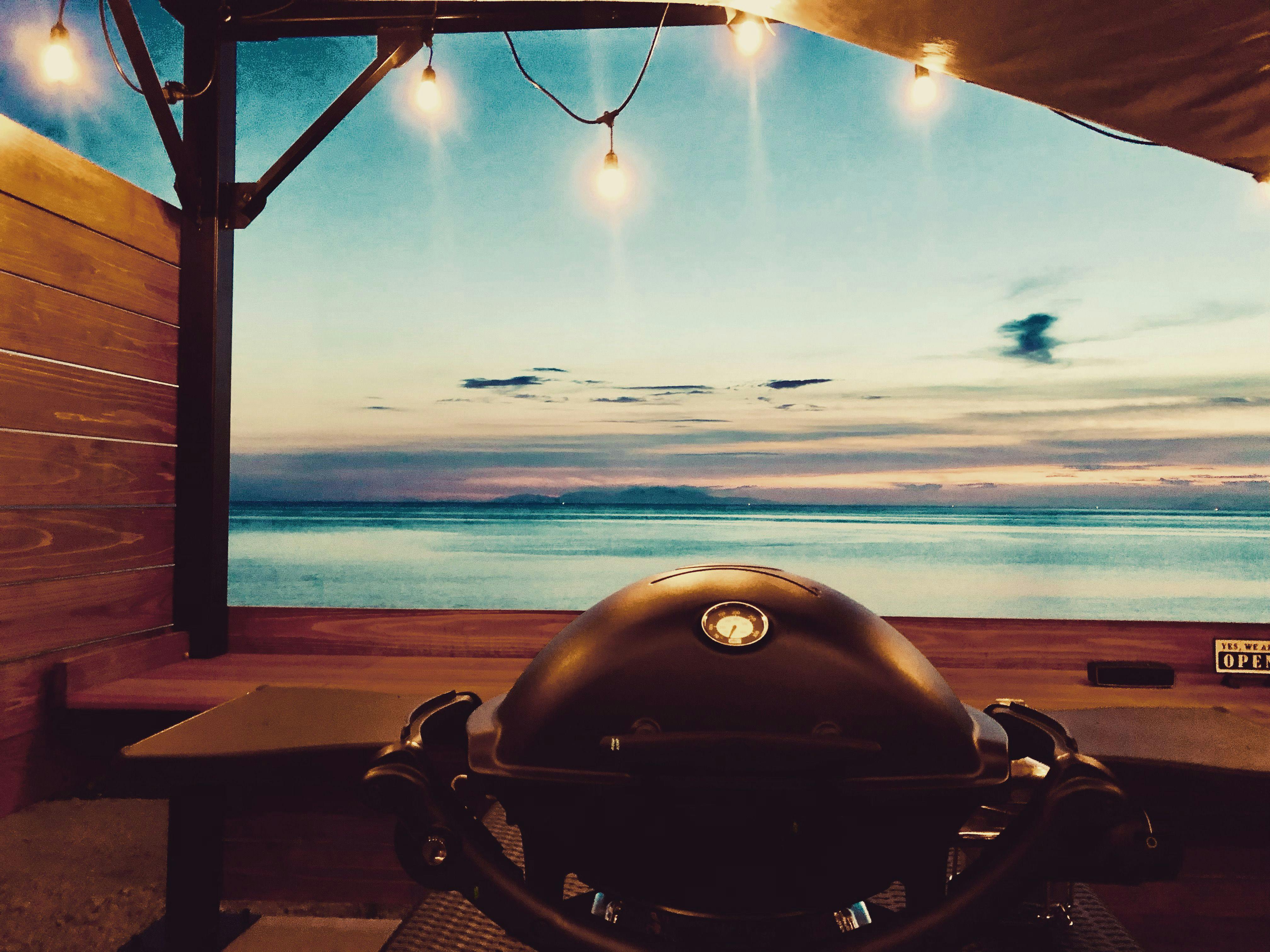 พระอาทิตย์ตกจากพื้นที่บาร์บีคิว