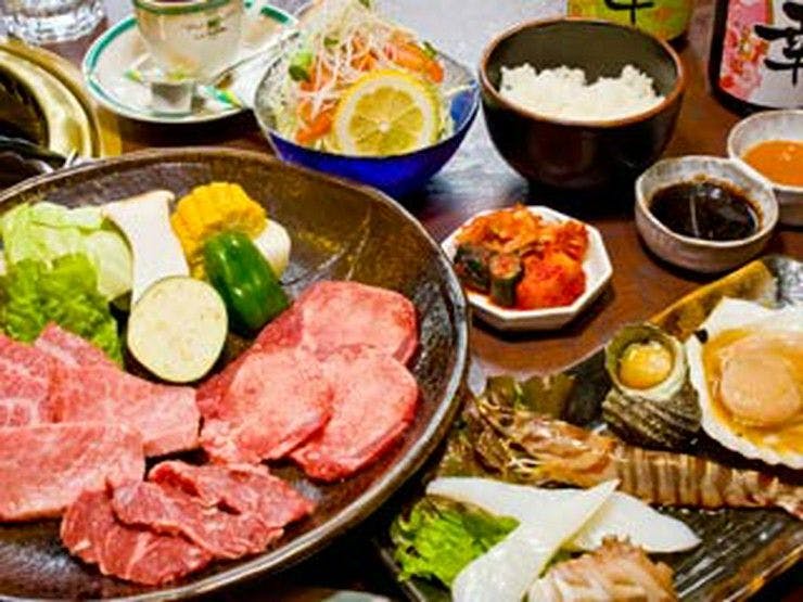 รวมเนื้อวัวอาวาจิและอาหารทะเล