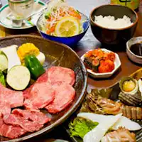 รวมเนื้อวัวอาวาจิและอาหารทะเล