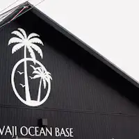 โลโก้บนผนังภายนอก