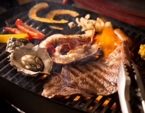 グリル台で焼くBBQ（イメージ）