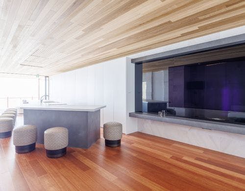 ７７インチTV! ネトフリ鑑賞できます