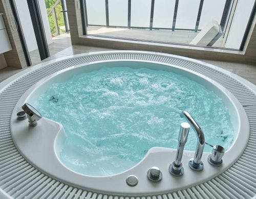 フルバスルーム：ジャグジーバス