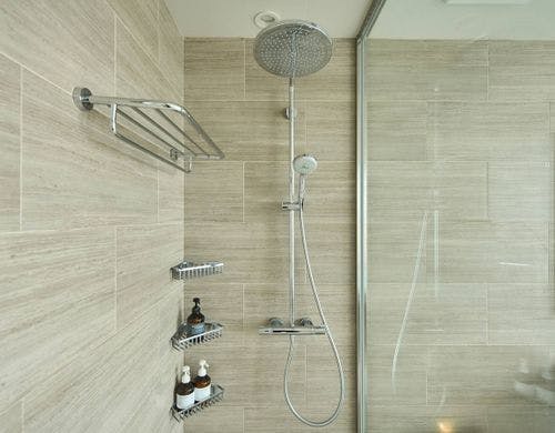 フルバスルーム：シャワールーム